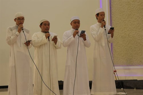 مشاركة الطلبة الاندونوسين