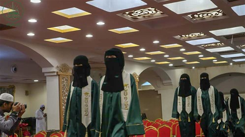 كلية البنات تحتفل بتخريج الدفعة الجديدة من قسم الدراسات الاسلامية العام الجامعي 2021-2022م (6)