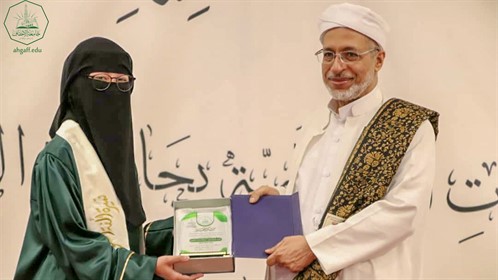 كلية البنات تحتفل بتخريج الدفعة الجديدة من قسم الدراسات الاسلامية العام الجامعي 2021-2022م (9)
