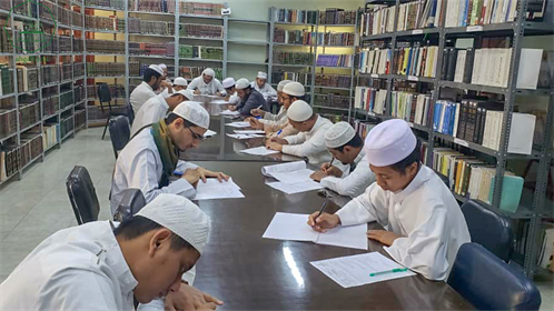 جامعة الأحقاف تدشن امتحانات الفصل الدراسي الأول بكلية الشريعة والقانون للعام الجامعي 2022-2023م (9)