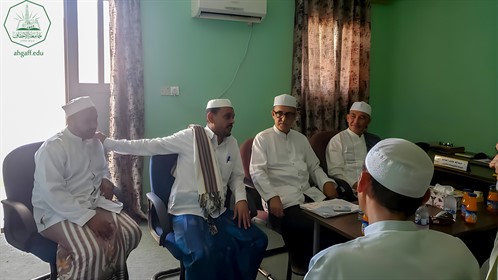 جامعة الأحقاف تستقبل الشيخ محمد زعيم رئيس مجلس شورى رؤساء المعاهد الدينية بإندونيسيا (2) (1)