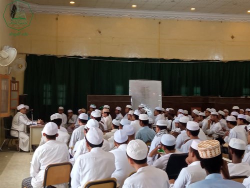 عميد كلية الشريعة والقانون ومدير التسجيل بها يتلقيان بالمستوى الاول والثاني بالكلية.. (5)