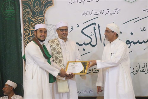 المولد النبوي السنوي الكبير بكلية الشريعة والقانون جامعة الأحقاف (4) (1)