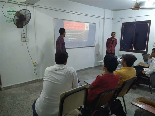 وحدة اللغة الإنجليزية بجامعة الأحقاف تقيم التقييم الشفهي الأول لطلاب كلية هندسة وعلوم الحاسوب (3)