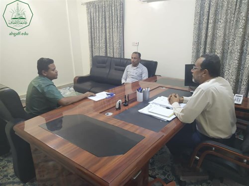 توقيع عقد شراكة بين مركز بحوث حضرموت وشركة اكسترا للمستودعات والمحاسبة (2)