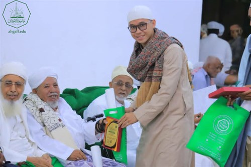 طلاب كلية الشريعة والقانون بجامعة الأحقاف يفوزون بمراكز متقدمة في المسابقات القرآنية التي نظمها رباط العلم الشريف بسيؤون (2)