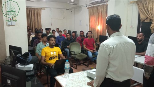 كلية هندسة وعلوم الحاسوب بجامعة الاحقاف تقيم نشاط العروض التقديمية بالتعاون مع وحدة اللغة الانجليزية (2)