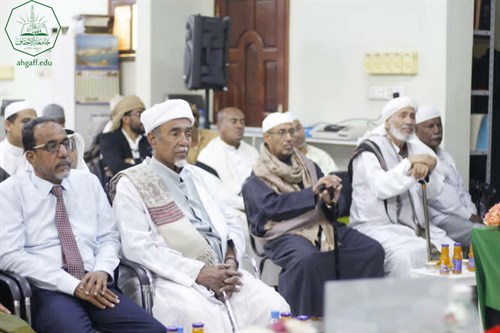 الباحث حامد بن عمر السقاف ينال الشهادة العالمية ( الدكتوراه) في اللغة العربية من كلية الدراسات العليا بجامعة الأحقاف (7) (1)