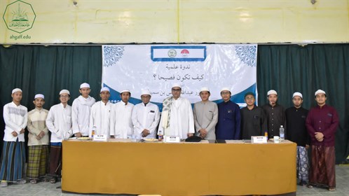 عميد كلية الشريعة والقانون يعقد ندوة بعنوان ( كيف تكون فصيحا) (6)