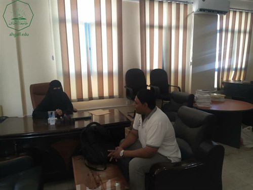 وحدة شؤون الخريجين بجامعة الاحقاف في زيارة لمقر إداة البحوث والتنمية بديوان محافظة حضرموت (3)