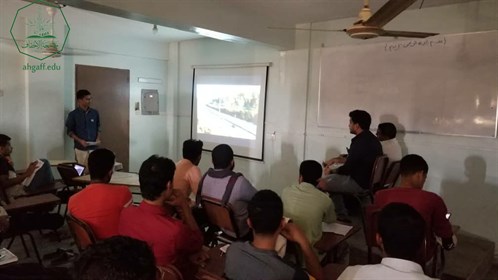 كلية الادارة والاقتصاد بجامعة الاحقاف تقيم نشاط العروض الاعلانية لمادة التسويق (4)