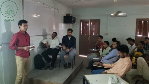 كلية الادارة والاقتصاد بجامعة الاحقاف تقيم نشاط العروض الاعلانية لمادة التسويق (5)