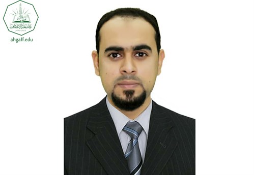 المؤتمر العلمي الدولي الأول حول الهجرة واللجوء في المنطقة العربية يكرم الباحث هاشم علوي مقيبل من جامعة الاحقاف بوسام المعرفة (1)