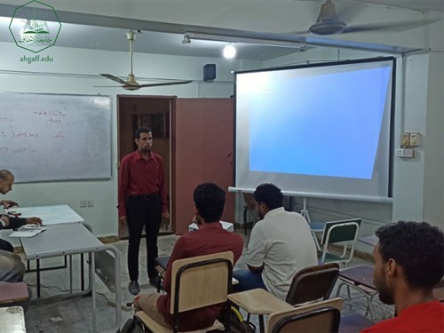 كلية هندسة وعلوم الحاسوب بجامعة الاحقاف تقيم نشاط عرض ومناقشة مشاريع المواد التخصصية بالتعاون مع وحدة اللغة الانجليزية (11)