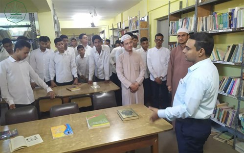 طلاب ثانوية النهضة العلمية الأهلية بسيئون في زيارة لجامعة الأحقاف (7)