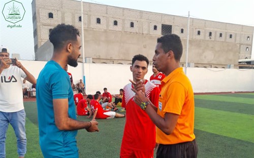 في مباراة حماسية مستوى رابع محاسبة يتوج بطلا للدوري التنشيطي لكرة القدم بجامعة الأحقاف (3) (1)