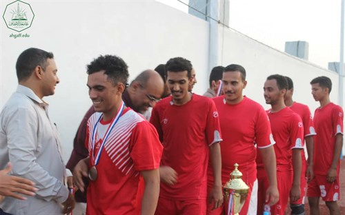 في مباراة حماسية مستوى رابع محاسبة يتوج بطلا للدوري التنشيطي لكرة القدم بجامعة الأحقاف (4)