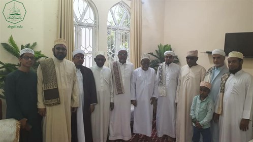 نائب رئيس جامعة الاحقاف والوفد المرافق له في زيارة لمفتي زنجبار ومركز علماء شرق افريقيا (7)