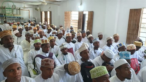 نائب رئيس جامعة الاحقاف والوفد المرافق له في ضيافة معهد الجنيد الإسلامي (7) (1)