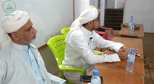 مدير مكتب شؤون الوافدين ورئيس وحدة شؤون الخريجين بجامعة الأحقاف يعقدون لقاء بخريجي الجامعة بزنجبار - تنزانيا (3)