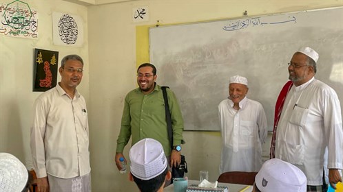 مدير مؤسسة قلم للإبداع يزور مركز تعليم اللغة العربية للناطقين بغيرها بجامعة الأحقاف (2) (1)