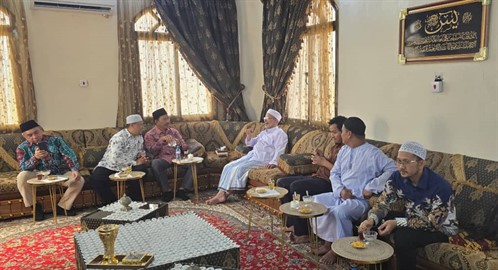 السيد باهارون مع السفير الاندونيسي 3