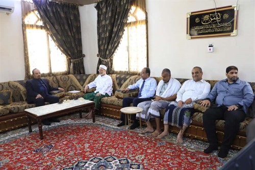 محافظ حضرموت يزور البروفيسور عبدالله باهارون ويُشيد بدوره في إثراء الحياة الأكاديمية والاجتماعية