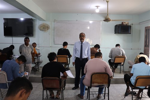 البروفيسور مكنون يُدشّن امتحانات الفصل الدراسي الأول للعام الجامعي 20252026 1