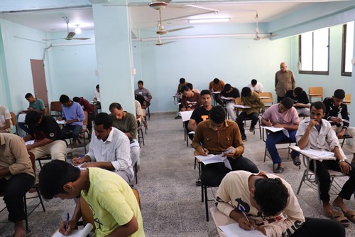 البروفيسور مكنون يُدشّن امتحانات الفصل الدراسي الأول للعام الجامعي 20252026 01