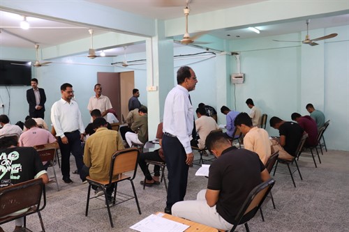 البروفيسور مكنون يُدشّن امتحانات الفصل الدراسي الأول للعام الجامعي 20252026  02