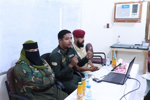 محاضرة توعوية حول الابتزاز الإلكتروني بكلية البنات بجامعة الأحقاف 1