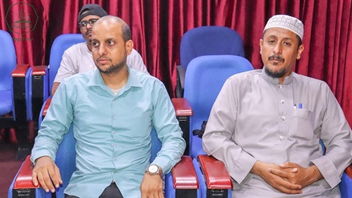 مدير وحدة الخريجين بجامعة الأحقاف يكرم مندوبي الوحدة بالكليات