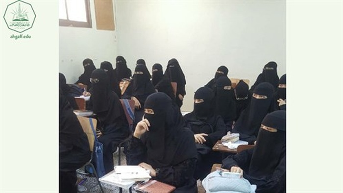 وحدة شؤون الخريجين بجامعة الأحقاف بالتنسيق مع كلية البنات تقيم محاضرة بعنوان