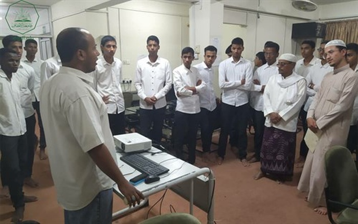 طلاب ثانوية النهضة العلمية الأهلية بسيئون في زيارة لجامعة الأحقاف