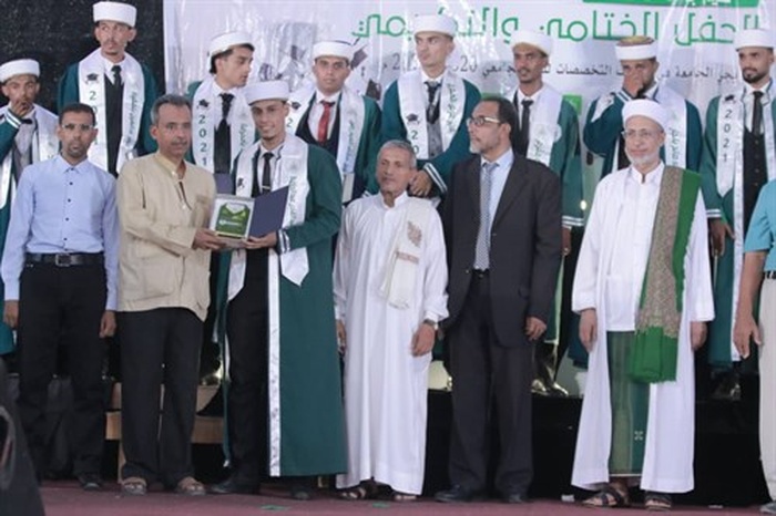 جامعة الاحقاف تحتفل بتخريج 74 خريجا من مختلف كليات الجامعة