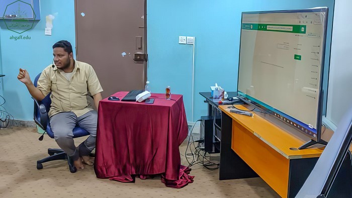 عمادة الجودة والإعتماد الأكاديمي بجامعة الأحقاف تقيم ورشة العمل الثانية حول استخدام برنامج القبول والتسجيل الإلكتروني