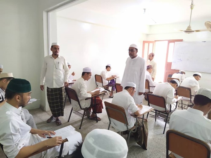 نائب رئيس الجامعة يتفقد سير الامتحانات النهائية بكلية الشريعة والقانون والعلوم الاسلامية