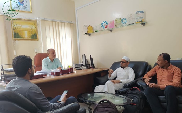 وحدة شؤون الخريجين بجامعة الاحقاف في زيارة لمؤسسة الصندوق الخيري للطلاب المتفوقين