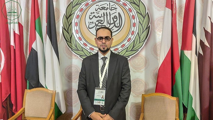 جامعة الاحقاف تشارك بالمؤتمر الدولي للقوانين والأنظمة والسياسات والتخطيط اللغوي المقام بجامعة الدول العربية ممثلة بالباحث الدكتور/ هاشم علوي مقيبل