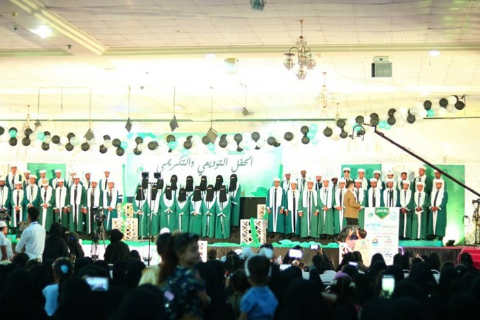 جامعة الأحقاف تحتفل بتخرج دفعة جديدة من كلية الادارة والاقتصاد وكلية البنات