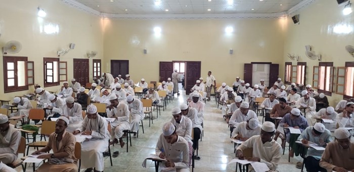 بدء الامتحانات النهائية بكلية الشريعة والقانون جامعة الأحقاف .