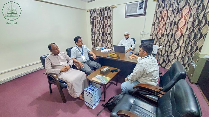وحدة الخريجين بجامعة الأحقاف تلتقي شركة إنفو سوفت للمعلومات و البرمجيات المحدوده