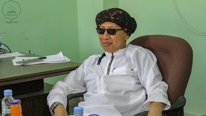 جامعة الأحقاف تستقبل البروفيسور يحيى الحمزوري زين المعارف مدير معهد البهجة بإندونيسيا