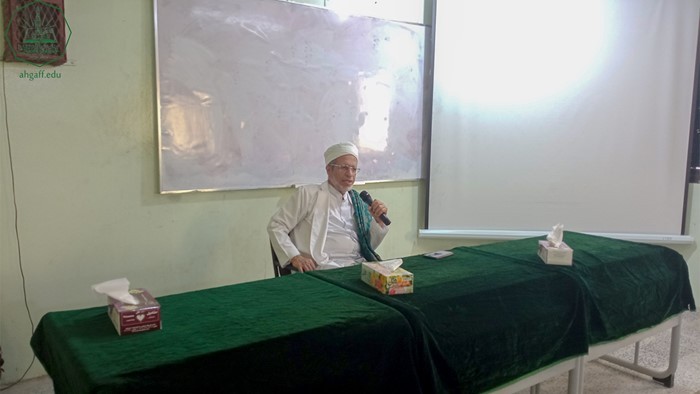 رئيس جامعة الأحقاف يلقي محاضرة بعنوان "صناعة القيم الوهمية وأثرها في سلوك الأفراد والمجتمعات"
