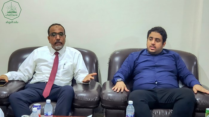 جامعة الأحقاف توقع اتفاقية تعاون مع مؤسسة حضرموت - تنمية بشرية