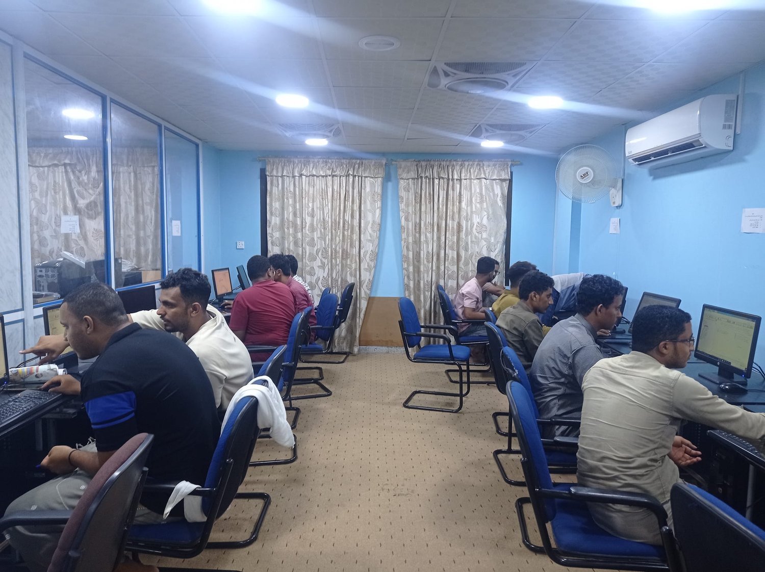 تدشين دورة النظام المحاسبي (اونكس برو) التابع لشركة يمن سوفت بمركز بحوث حضرموت بجامعة الأحقاف