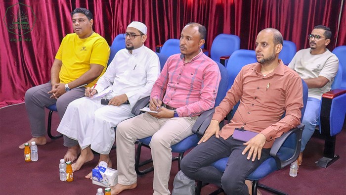 وحدة الخريجين بجامعة الأحقاف تواصل سلسلة اللقاءات مع الدكتور احمد السقاف عبر تقنية الفيديو