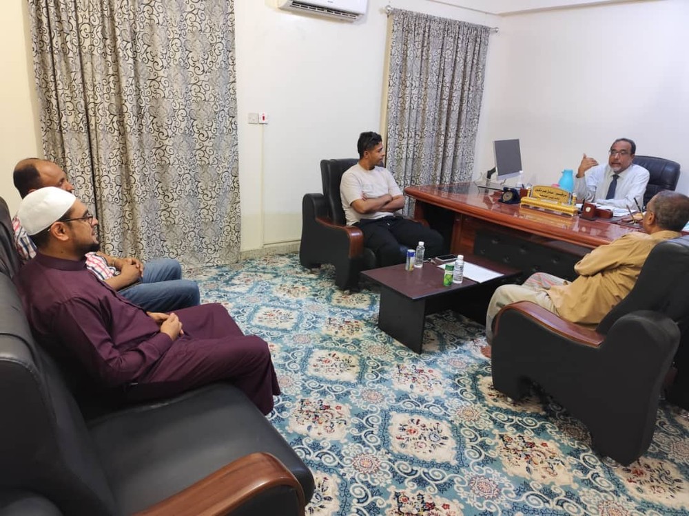 نائب رئيس الجامعة - المدير التنفيذي بمركز بحوث حضرموت يلتقي لجنة التقييم بمكتب وزارة التعليم  الفني  بساحل حضرموت