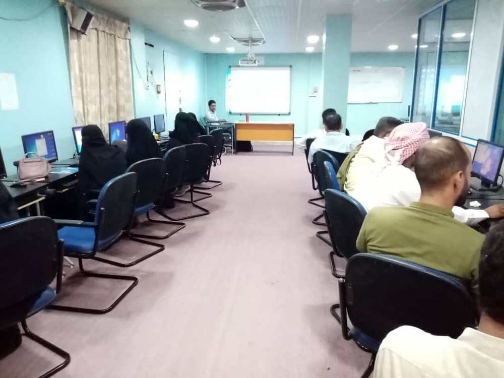 بدء دبلوم حاسوب ( آلية سكرتارية ) بمركز بحوث حضرموت لعدد 22 متدرب ومتدربة