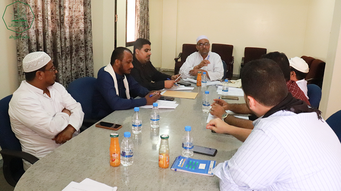 إدارة التسجيل العام بجامعة الاحقاف تعقد اجتماعاً وتناقش عدد من المواضيع المهمة